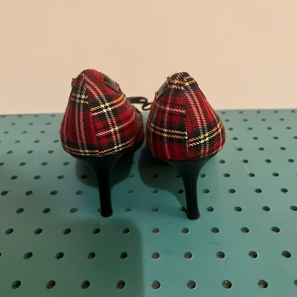 Women’s Heels - Picture 2 of 5